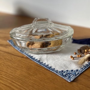 Bonbonnière ou boîte en verre art-déco