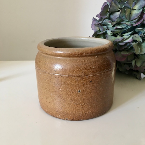 Ancien pot en grès vernissé marron