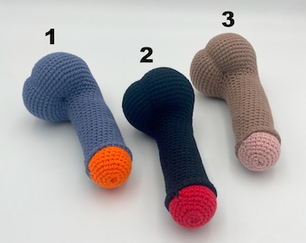 Pene de crochet arcoíris | Pene de peluche | Regalo novedoso de crochet | Peluche caprichoso de crochet para ella o para él