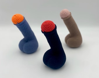 Pene de crochet arcoíris | Pene de peluche | Regalo novedoso de crochet | Peluche caprichoso de crochet para ella o para él