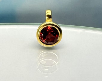 Garnet pendant 925 gold