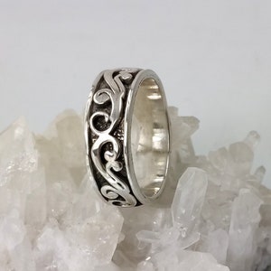 Ring silver rotatable image 3