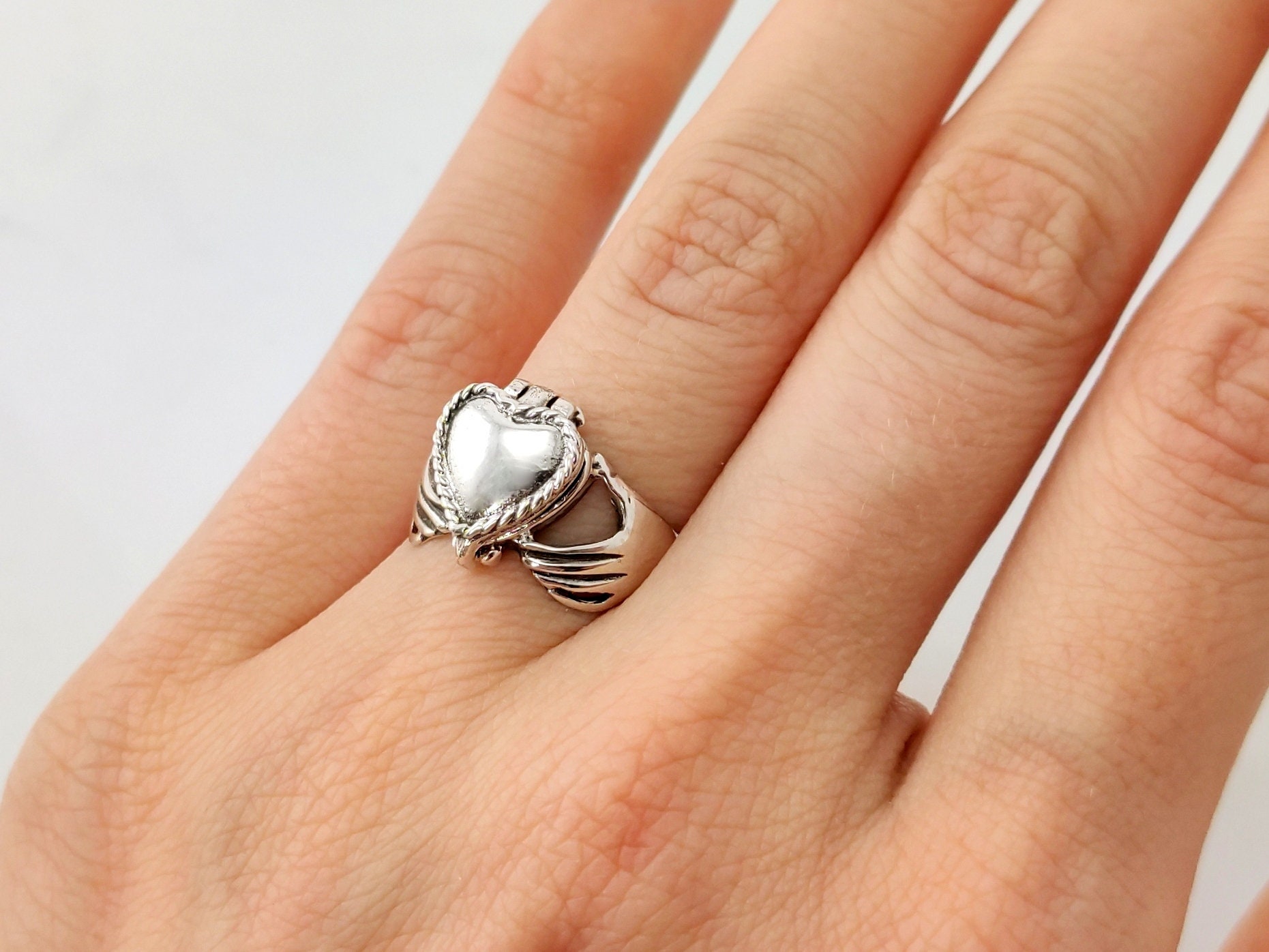 Claddagh heart cheap poison ring