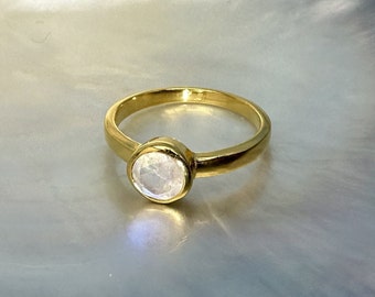 Ring moonstone gold