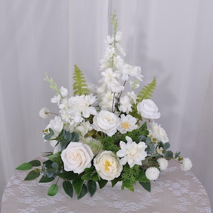 White Aisle Flowers Artificial Blush Flowers Ground Flower Wedding Florals for Wedding Arrangement White Flower with Eucalyptus Greenery