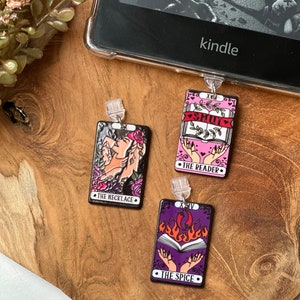 Kindle-Charm-Bücher-Taro-Karte | Bücherwurm | Kindlecharm | Buchgeschenk | Kindle-Zubehör | Kindle-Zubehör | USB-C-Stecker | Geschenk