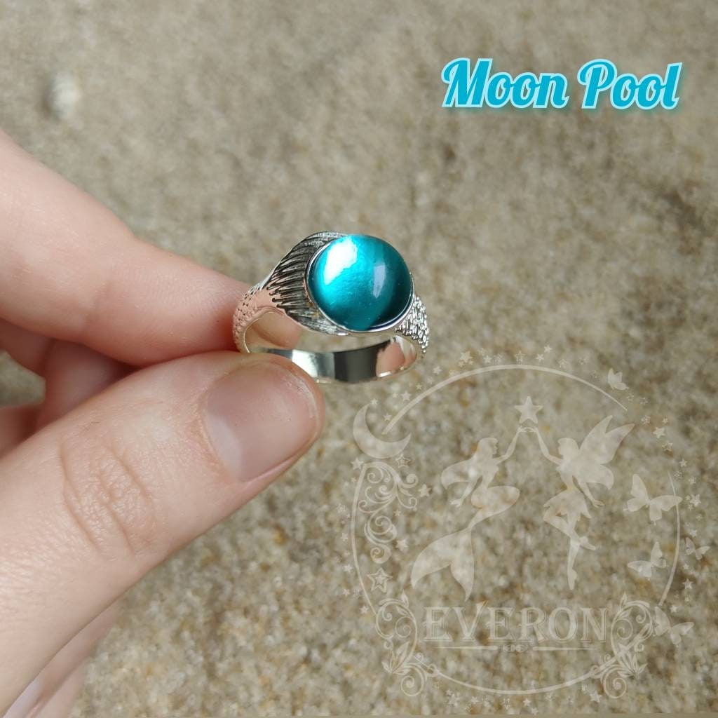 Mimmi's Moon Ring from Mako Mermaids, probably size 10 to wear on index  finger.