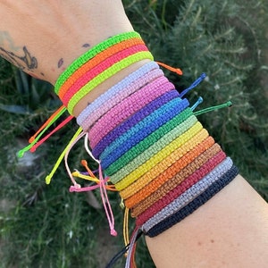 Minimalist flat bracelet, thread bracelet, friendship bracelet, basic bracelet, minimalist bracelet, adjustable waxed thread bracelet