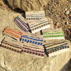 Pakket van drie armbanden, pakket draadarmbanden, kleurrijke armbanden, chevronarmband, hippiearmband, set armbanden