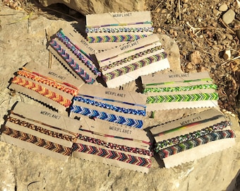 Packung mit drei Armbändern, Packung mit Fadenarmbändern, bunte Armbänder, Chevron-Armband, Hippie-Armband, Satz Armbänder