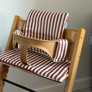Abwischbares Sitzkissen für den Stokke Tripp Trapp Kinderhochstuhl - Brown Striped