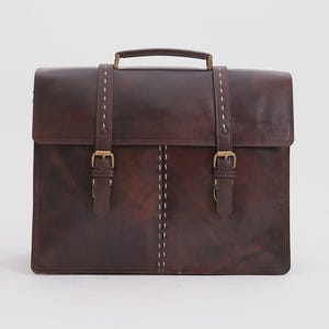 Sustainable leather briefcase 16″ – Hand-made business bag made of buffalo leather, vintage laptop bag, shoulder bag for women, men, unisex