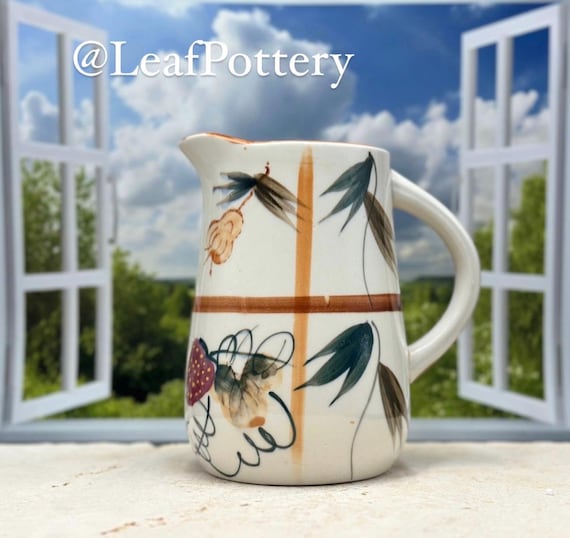 ヴィンテージの芸術的な陶器のピッチャー、マルチカラーの花柄デザイン