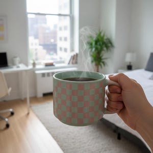 Taza grande de 573 ml con cuadros pastel - Taza de café de cerámica rosa y menta - Regalo de San Valentín con estética retro