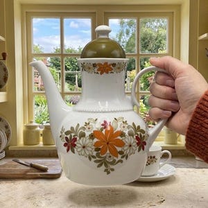 Caffettiera vintage in porcellana Eschenbach Bavaria Germany – Teiera floreale retrò anni '70 – Motivo floreale arancione e verde oliva – MCM