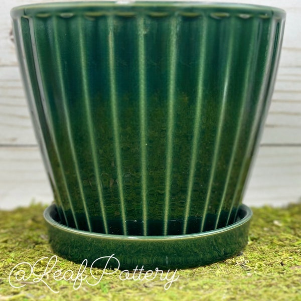 Sacramento (MD) Green Ceramic Planter Pot with Saucer Attached/ Planters and pots/ Birthday Gift/ Gift for her/ Gift for her/ Plant Lovers