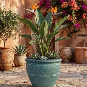 Grande vaso in ceramica con patina turchese / Vaso boho con motivo azteco / Vaso fatto a mano da 25 cm / Prodotto in Thailandia / Perfetto per Uccello del Paradiso, Serpente