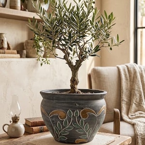 Maceta grande de arcilla pintada a mano con drenaje, maceta floral de 14.5", maceta rústica azul y dorada para interiores y exteriores, hecha en Tailandia, 13"