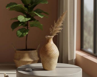 Vintage Studio Keramik Steingut Vase | Handgeworfenes strukturiertes erdiges Gefäß | Mid Century Moderner Stil | Künstler signiert „M“. Organische Spirale