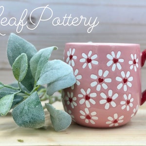 Hand-Painted Hearts Daisy Pink/ Red Ceramic 20oz Mug/ Birthday Gift/ Gift for her/ Gift for her/ Daisy Lovers/ Coffee Lovers