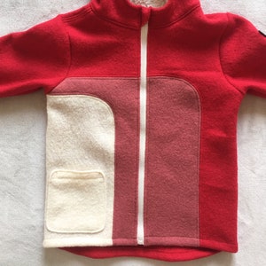Children's jacket in boiled wool, unisex, with hood and pocket, in red-pink-white image 8
