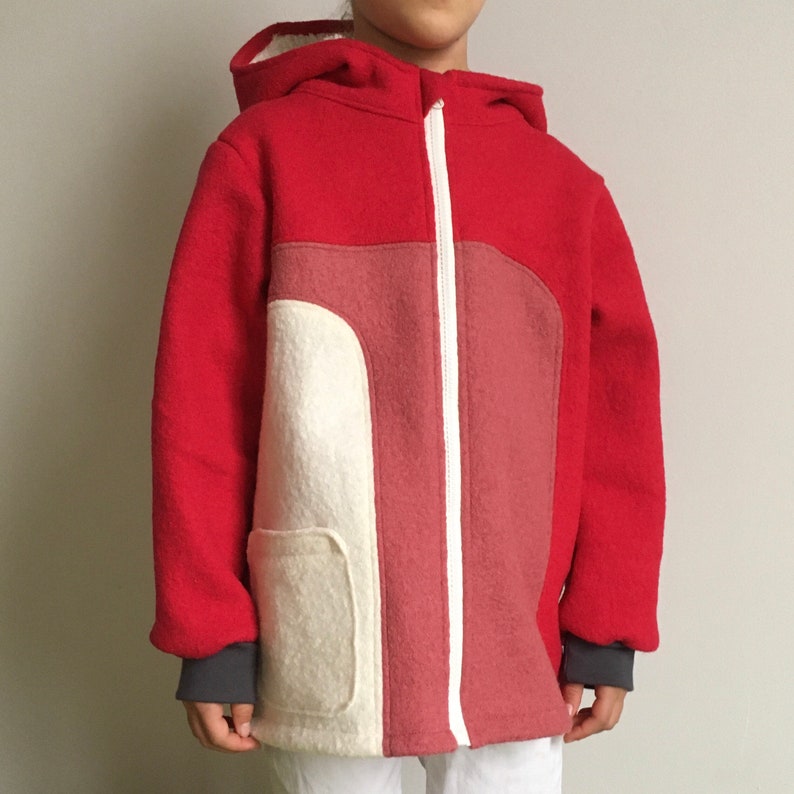 Children's jacket in boiled wool, unisex, with hood and pocket, in red-pink-white image 5