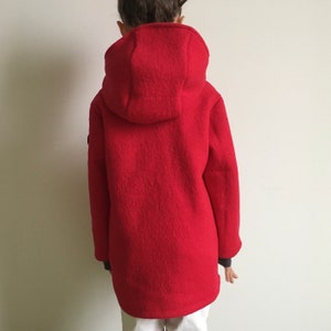 Children's jacket in boiled wool, unisex, with hood and pocket, in red-pink-white image 7