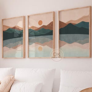 Juego de 3 paisajes de montaña digitales: tríptico en tonos tierra cálidos, póster abstracto de naturaleza con sol y lago, decoración de pared bohemia minimalista.
