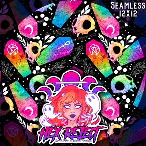 Puede incluir: Un patrón digital sin costuras que presenta un diseño psicodélico colorido con calaveras, lunas crecientes y ataúdes. El patrón está sobre un fondo negro e incluye el texto "Hex Reject 2022".
