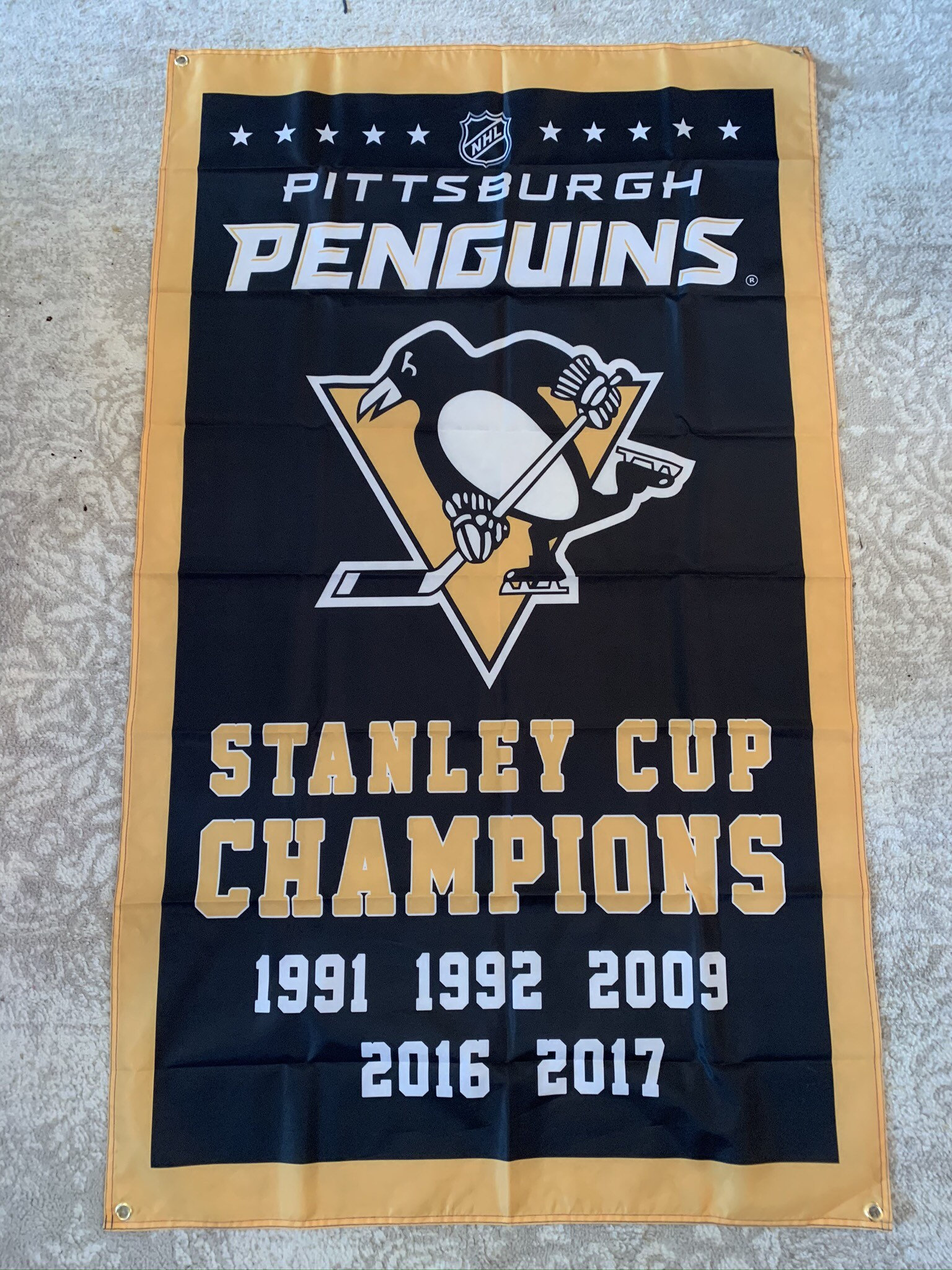PITTSBURGH PENGUINS VINTAGE 1990'S NHL PENNANT - DEADSTOCK