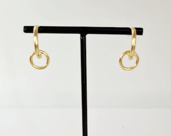 Medaglia d'oro per il primo posto 675707 Arte vettoriale a Vecteezy