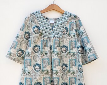 Summer dress with plastron and flared 3/4 sleeves