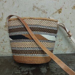 Sac gemométrique tissé à la main avec doublure de poche et pli en cuir, sac à main en sisal, sac à main tissé, sac en sisal, sac à main africain, sac à main kenyan, sac