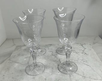 ancien verre à vin en cristal taillé LOUIS PHILIPPE modèle