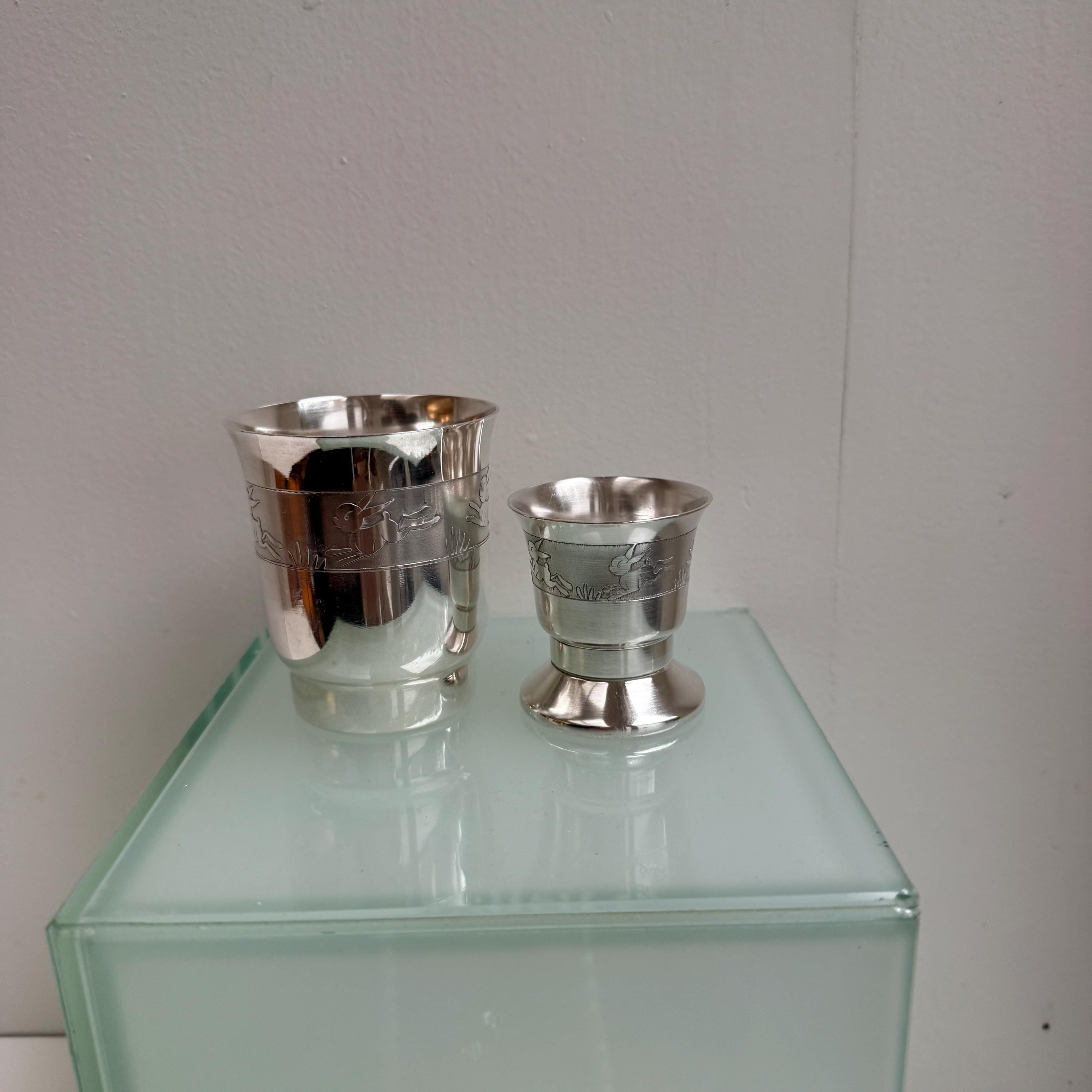 Set de 4 coquetiers design en métal argenté brillant