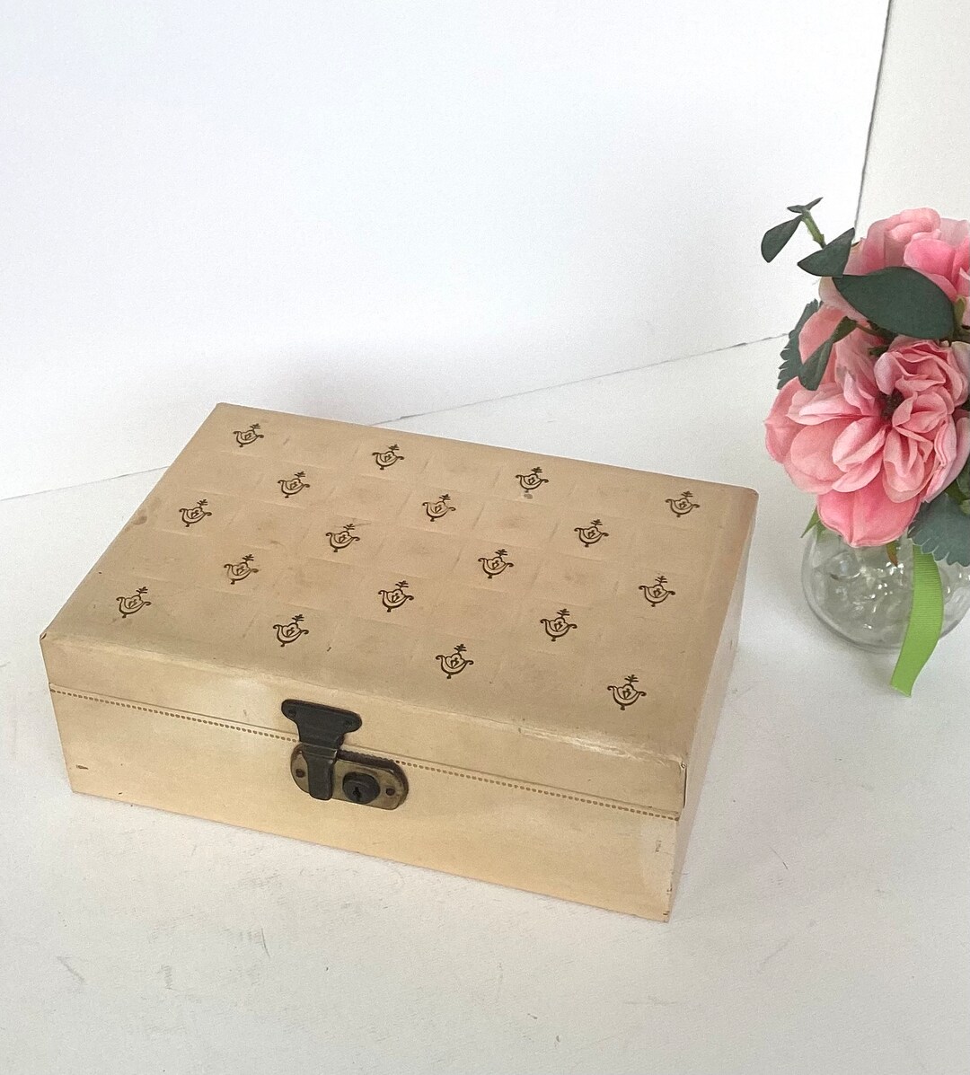 Vintage 1950s/60s Cream Jewelry Box With Pink Interior, Faux Leather, 2