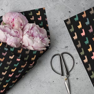 Llama Lover Wrapping Paper, Cute Alpaca Gift Wrap, Retro Animal Paper Roll, Unique Gift Wrap for Llama Fans, Vintage Wrapping Paper