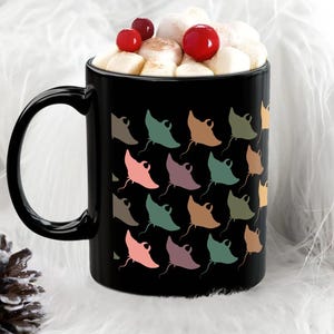 Retro Stingray Lover Mug, Vintage Ocean Animal Coffee Cup, Retro Sea Life Gift, Marine Enthusiast Mug, Ocean Lover Gift, Stingray Art Mug