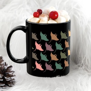 Retro Stingray Lover Mug, Vintage Ocean Animal Coffee Cup, Retro Sea Life Gift, Marine Enthusiast Mug, Ocean Lover Gift, Stingray Art Mug