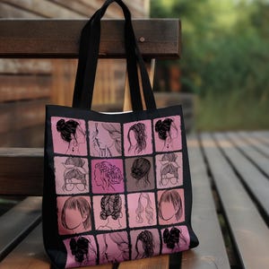 Könnte beinhalten: Eine schwarze Tragetasche mit einem Gittermuster aus sechzehn quadratischen Feldern. Jedes Feld zeigt eine schwarze Strichzeichnung einer anderen Frisur auf rosa Hintergrund, die verschiedene Hochsteckfrisuren, Zöpfe und offene Haare darstellt.