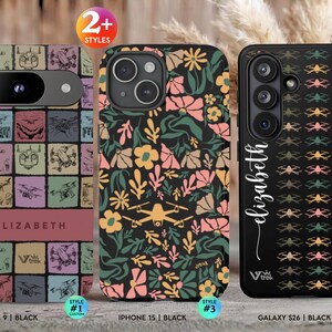 Peut inclure: Trois coques de smartphone aux designs distincts. La première présente une grille d'illustrations de drones avec le nom ELIZABETH. La deuxième montre un motif floral avec un drone central. La troisième a un motif de drones répété et le nom Elizabeth.