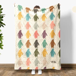 Penguin Gift Blanket, Vintage Penguin Throw Blanket, Ocean Sea Animal Blanket, Kawaii Gift for Penguin Lovers, Vintage Graphic Throw