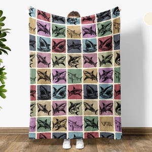 Shark Gift Blanket, Vintage Shark Lover Throw, Retro Ocean Fleece Blanket, Cozy Shark Graphic Blanket, Unique Marine Life Lover Home Gift