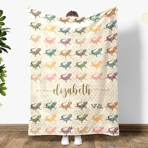 Custom Bearded Dragon Gift Blanket, Vintage Personalized Name Bearded Dragon Lover Throw, Retro Reptile  Graphic Blanket, Pet Lover Gift
