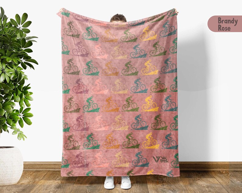 Vintage Cycling Gift Blanket, Retro Bicycle Lover Throw, Cozy Mountain Bike Blanket, Unique Outdoor Decor for Cyclists, Funny MTB Gift Throw afbeelding 4