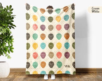 Vintage Strawberry Blanket, Cozy Fruit Lover Throw, Retro Strawberry Graphic Fleece, Unique Gift for Home, Cute Strawberry Decor Blanket