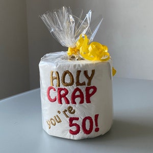 Santo cielo, hai 50 anni! Regalo per il cinquantesimo compleanno, rotolo di carta igienica ricamato, rotolo ricamato, regalo scherzoso, regalo gag festivo, divertente carta igienica umoristica.