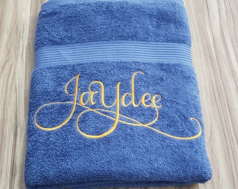 Serviettes de luxe personnalisées, cadeau monogrammé, débarbouillette brodée, serviettes de toilette et de bain.