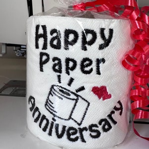 Buon anniversario di carta, rotoli di carta igienica ricamati, carta igienica per anniversario, regalo scherzoso, regalo scherzoso per le feste, regalo di coppia divertente e umoristico.