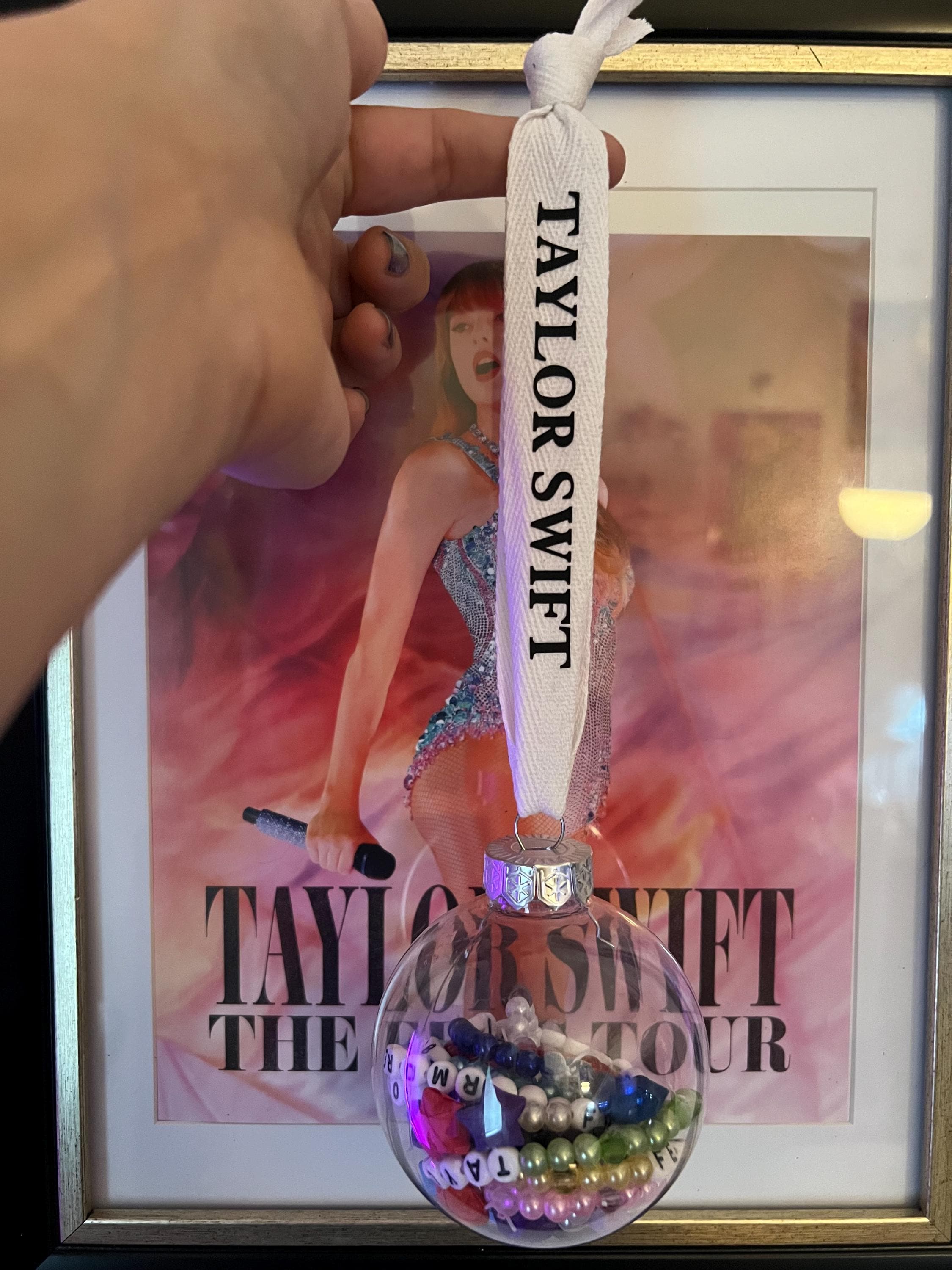 テイラースウィフト　オーナメント Amazon.com: Glass Ornament : Home & Kitchen